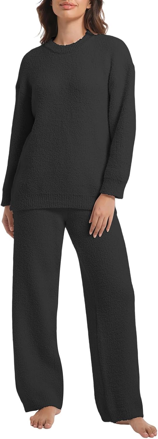 Women’s Fleece Two-Piece Pajama Set