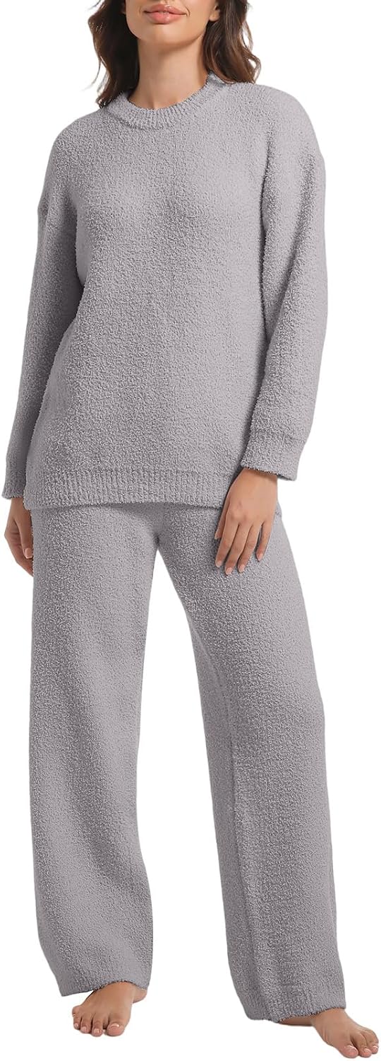 Women’s Fleece Two-Piece Pajama Set