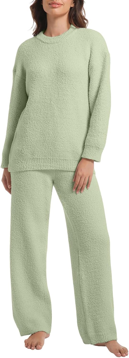 Women’s Fleece Two-Piece Pajama Set